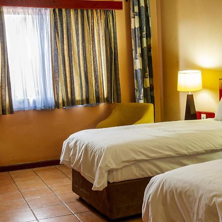 M'Kango Golfview Hotel Lusaka Ngoại thất bức ảnh