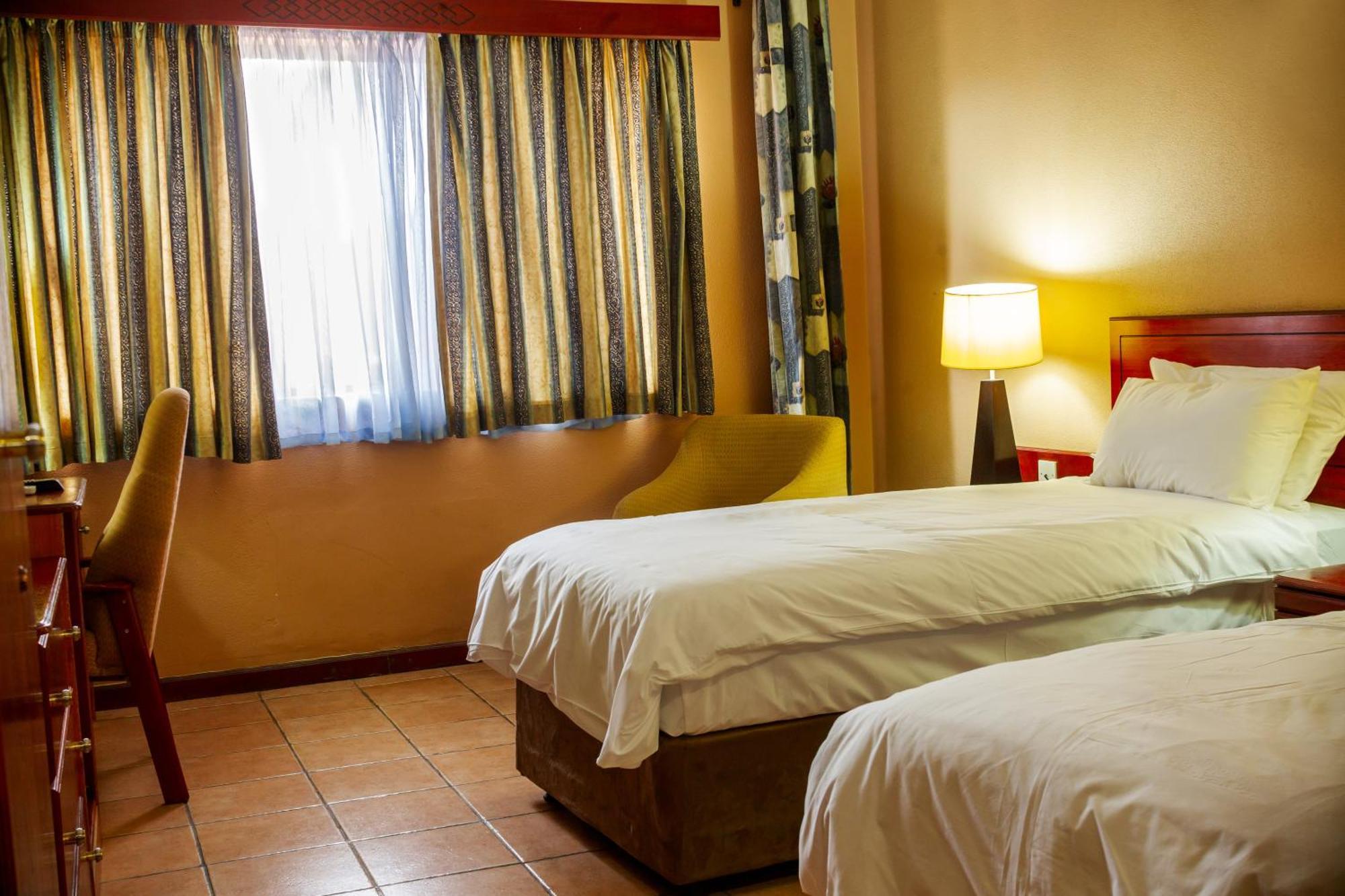 M'Kango Golfview Hotel Lusaka Ngoại thất bức ảnh