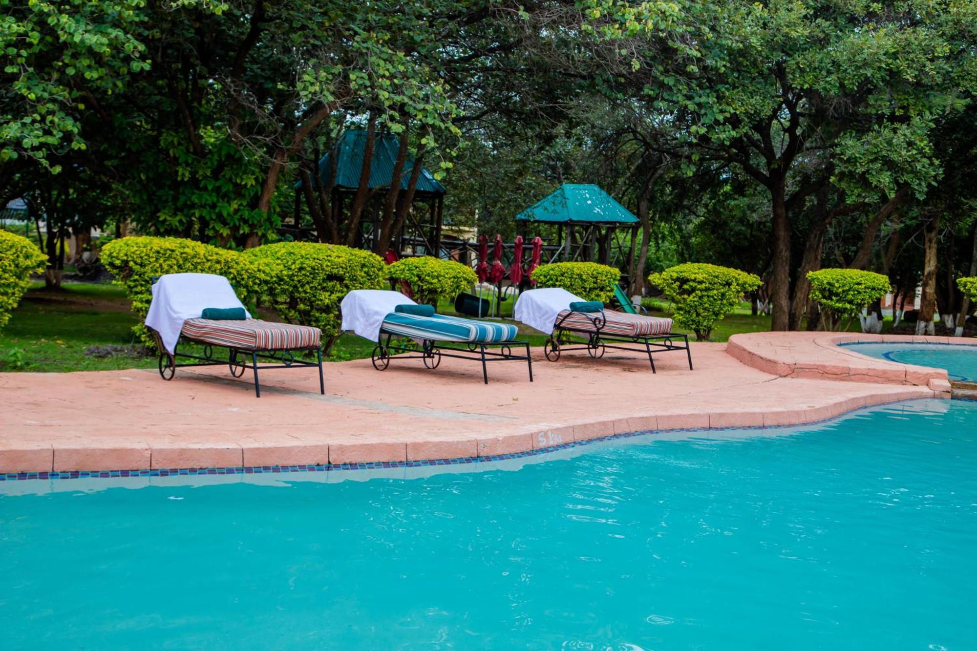 M'Kango Golfview Hotel Lusaka Ngoại thất bức ảnh