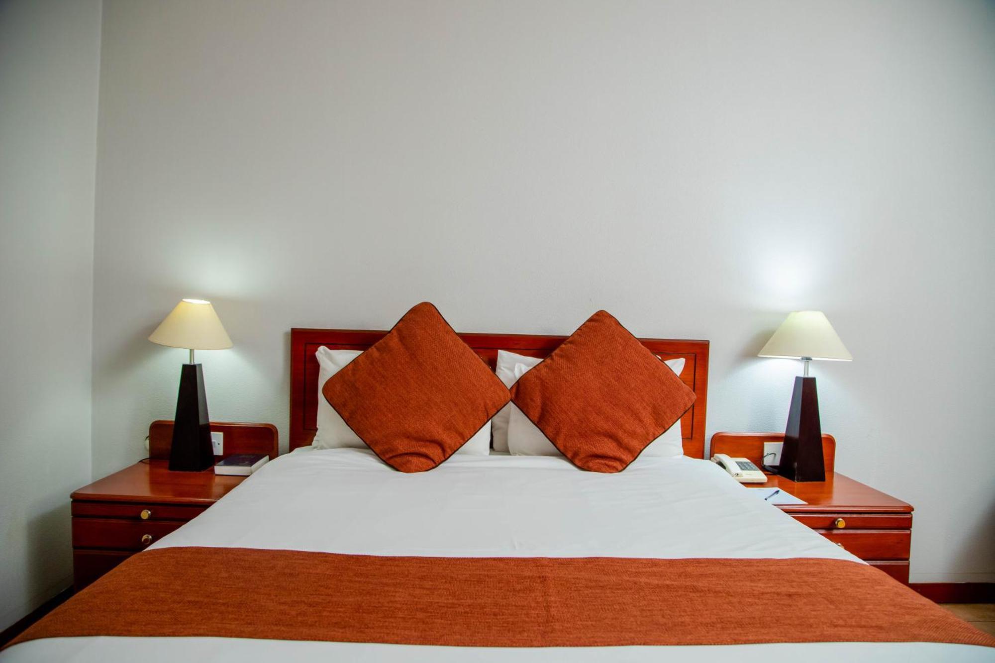 M'Kango Golfview Hotel Lusaka Ngoại thất bức ảnh