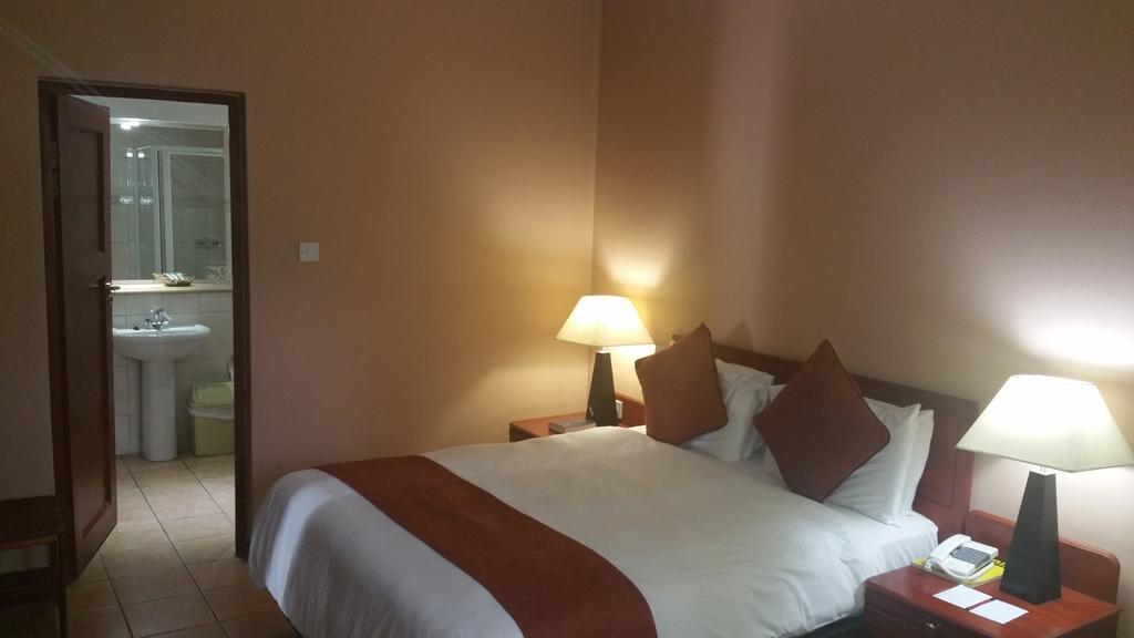 M'Kango Golfview Hotel Lusaka Ngoại thất bức ảnh