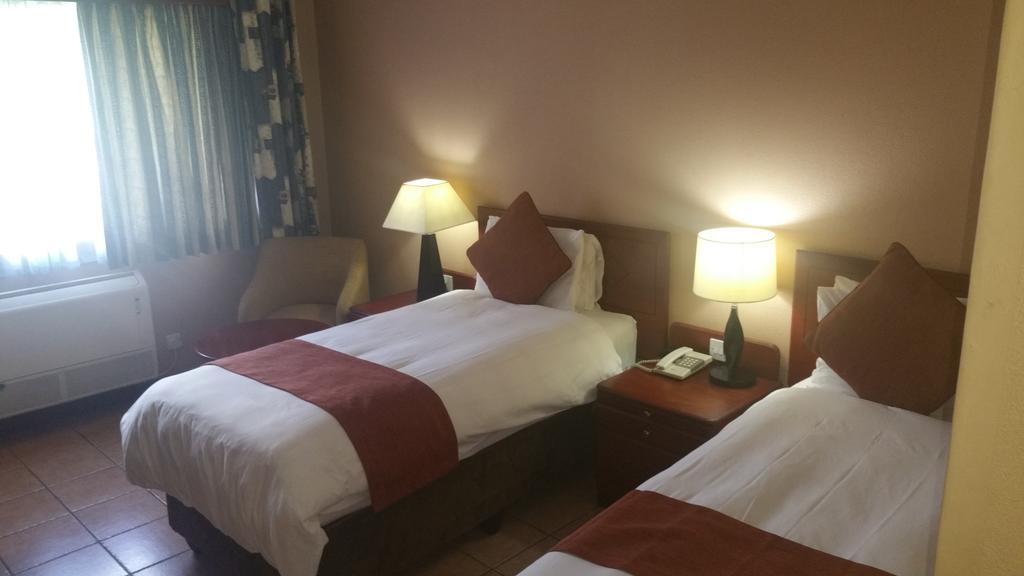 M'Kango Golfview Hotel Lusaka Ngoại thất bức ảnh