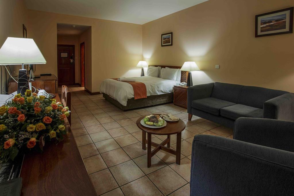 M'Kango Golfview Hotel Lusaka Ngoại thất bức ảnh