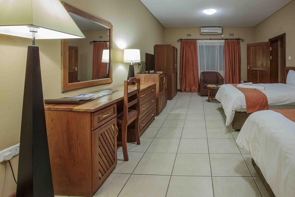 M'Kango Golfview Hotel Lusaka Ngoại thất bức ảnh
