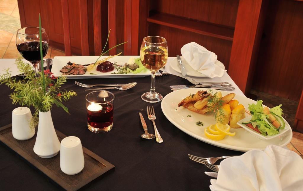 M'Kango Golfview Hotel Lusaka Ngoại thất bức ảnh