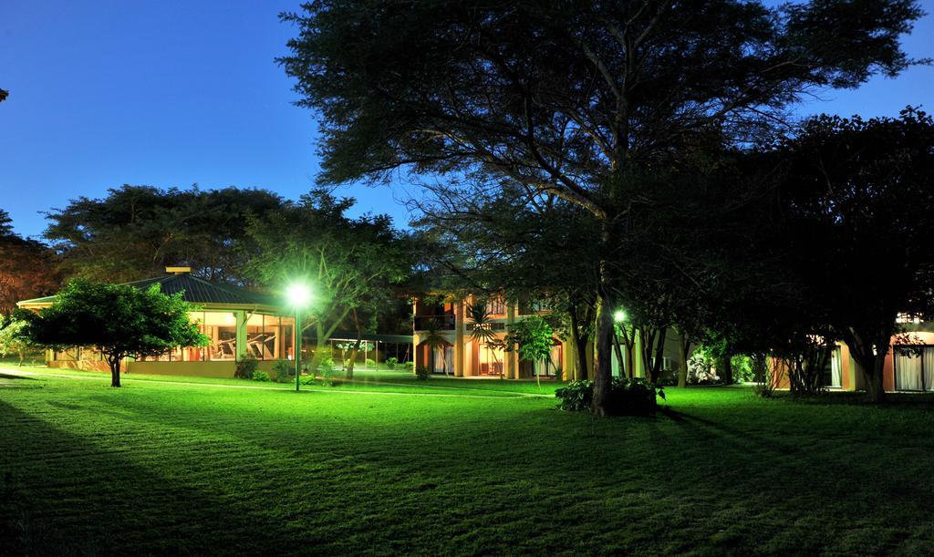M'Kango Golfview Hotel Lusaka Ngoại thất bức ảnh