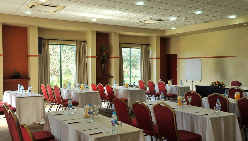 M'Kango Golfview Hotel Lusaka Ngoại thất bức ảnh