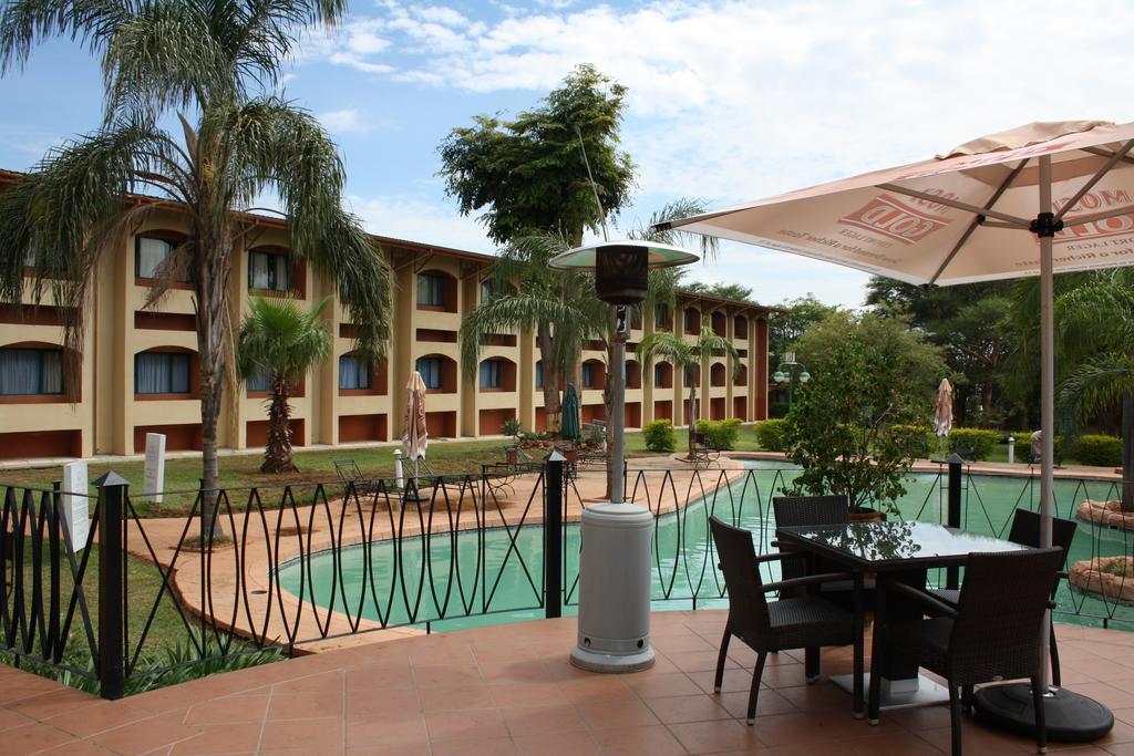 M'Kango Golfview Hotel Lusaka Ngoại thất bức ảnh