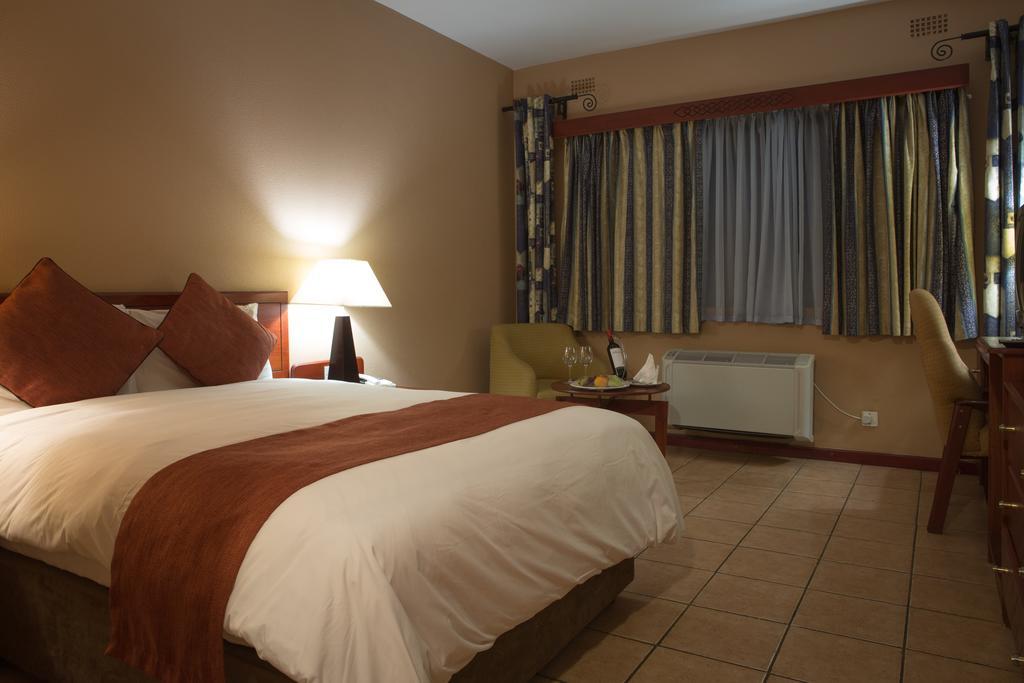 M'Kango Golfview Hotel Lusaka Phòng bức ảnh