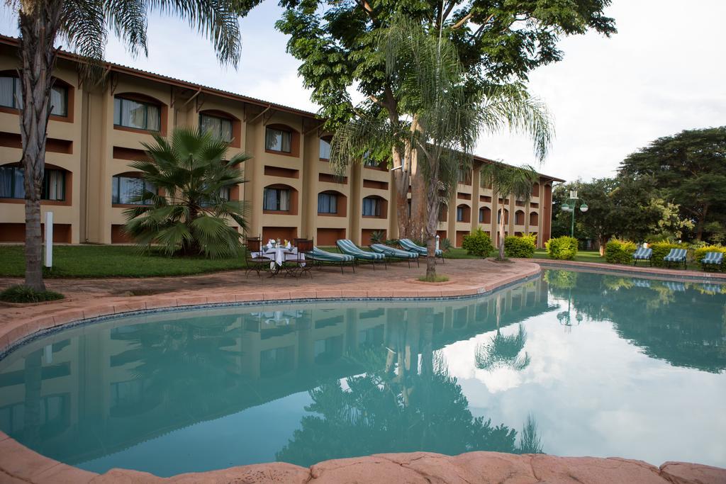 M'Kango Golfview Hotel Lusaka Ngoại thất bức ảnh