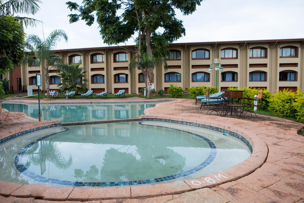 M'Kango Golfview Hotel Lusaka Ngoại thất bức ảnh