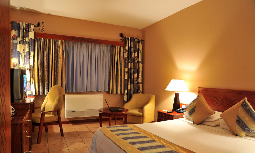 M'Kango Golfview Hotel Lusaka Ngoại thất bức ảnh