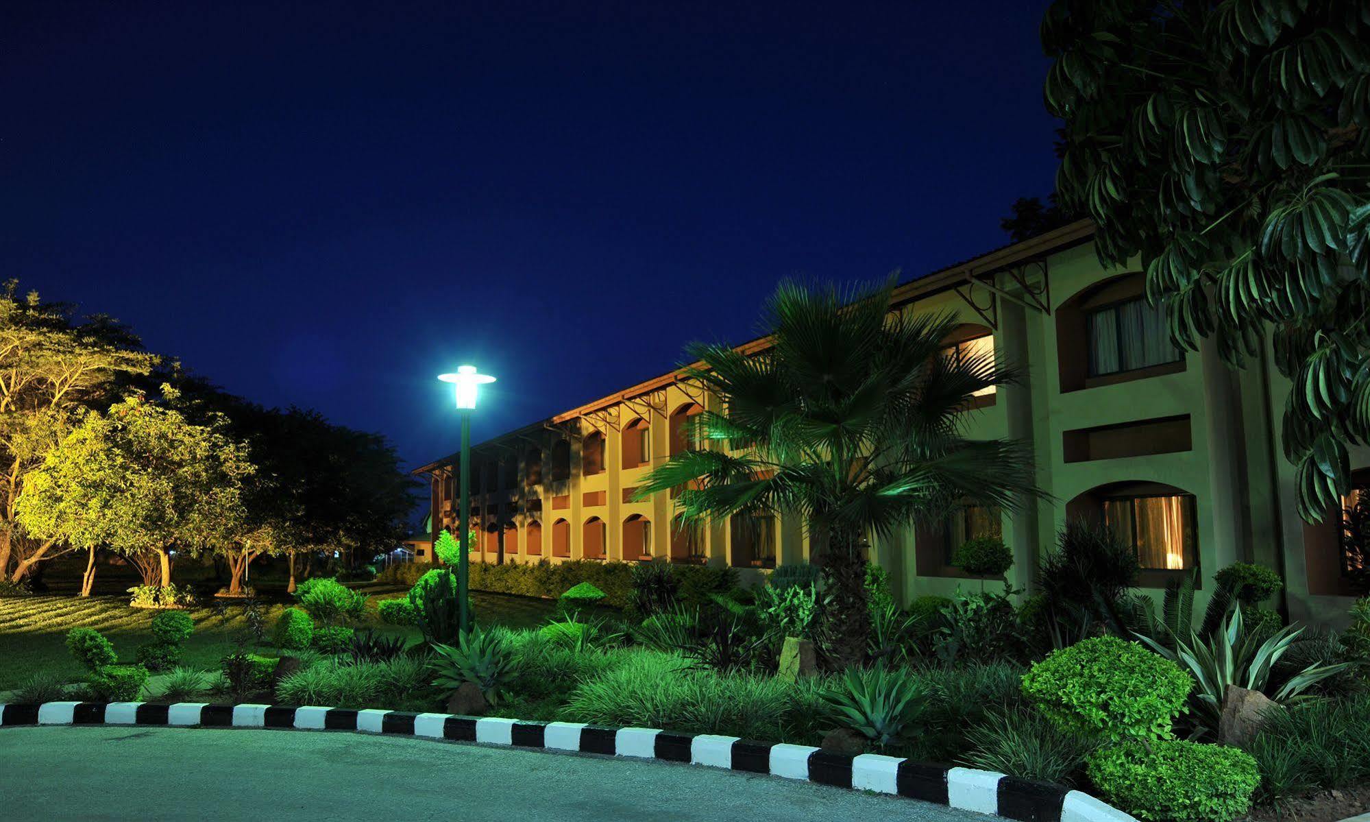 M'Kango Golfview Hotel Lusaka Ngoại thất bức ảnh
