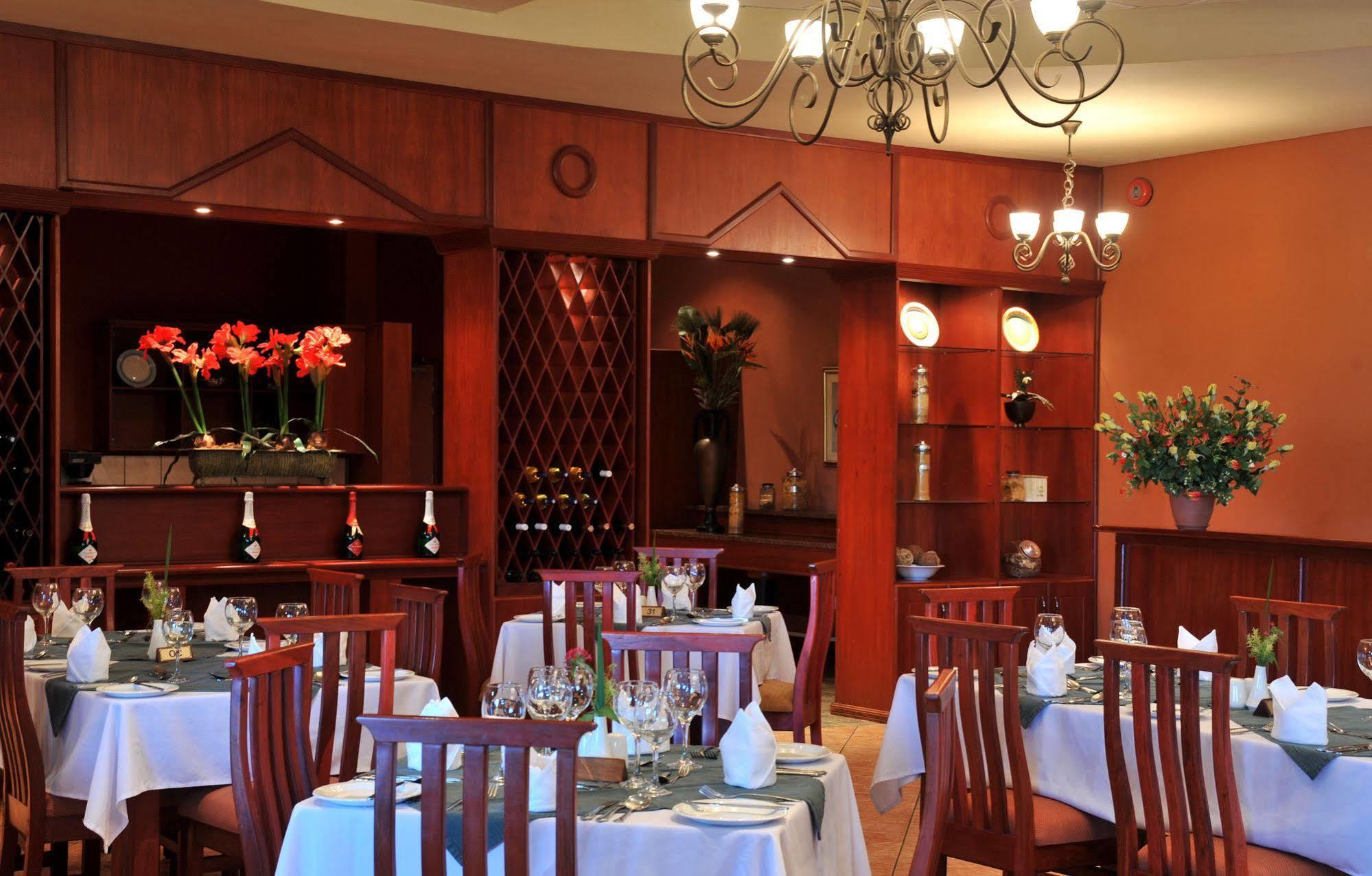 M'Kango Golfview Hotel Lusaka Ngoại thất bức ảnh
