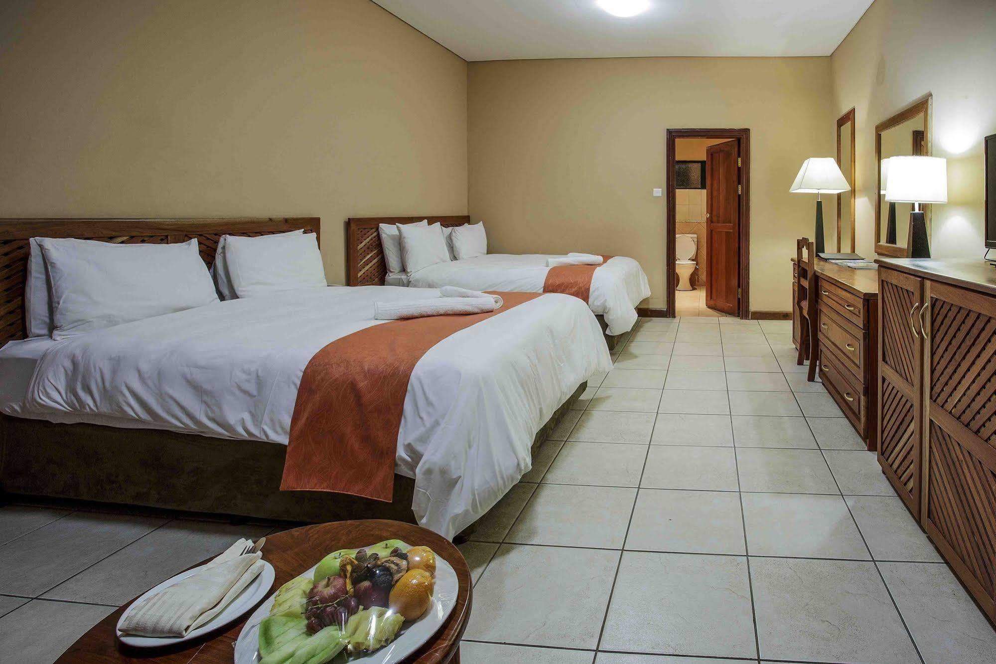 M'Kango Golfview Hotel Lusaka Ngoại thất bức ảnh