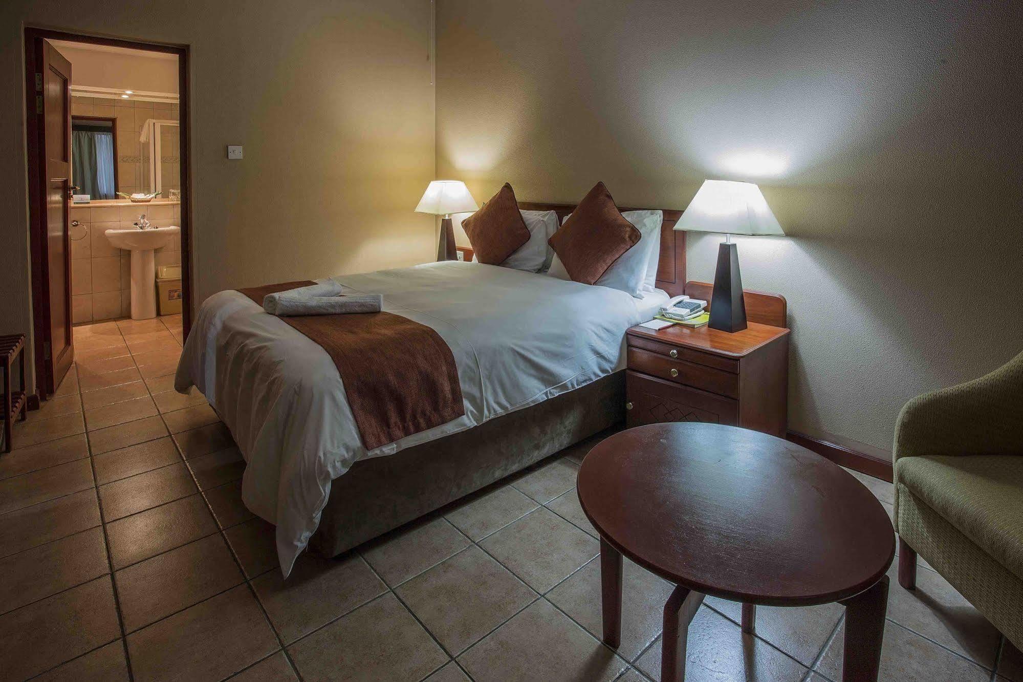 M'Kango Golfview Hotel Lusaka Ngoại thất bức ảnh