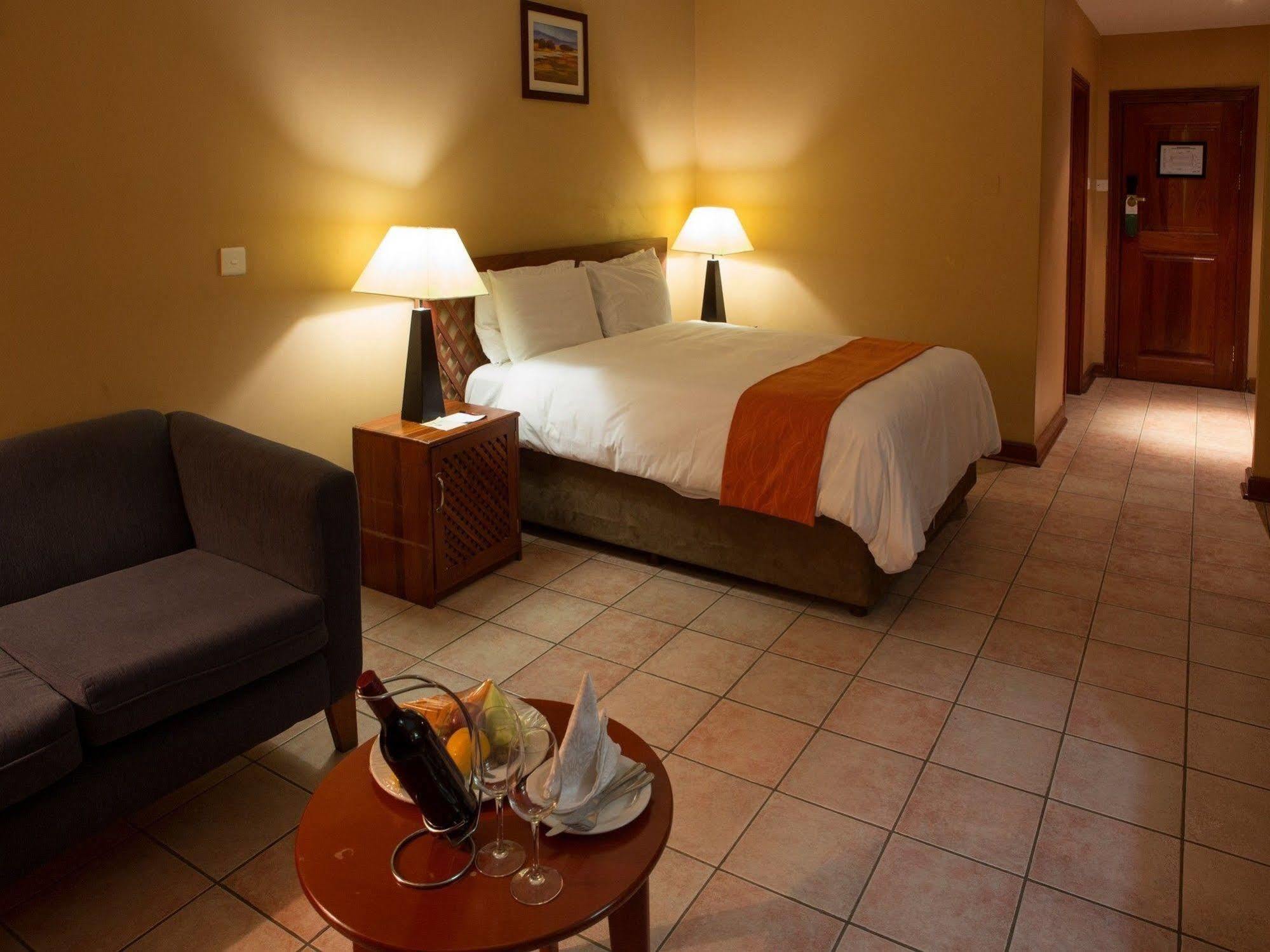 M'Kango Golfview Hotel Lusaka Ngoại thất bức ảnh