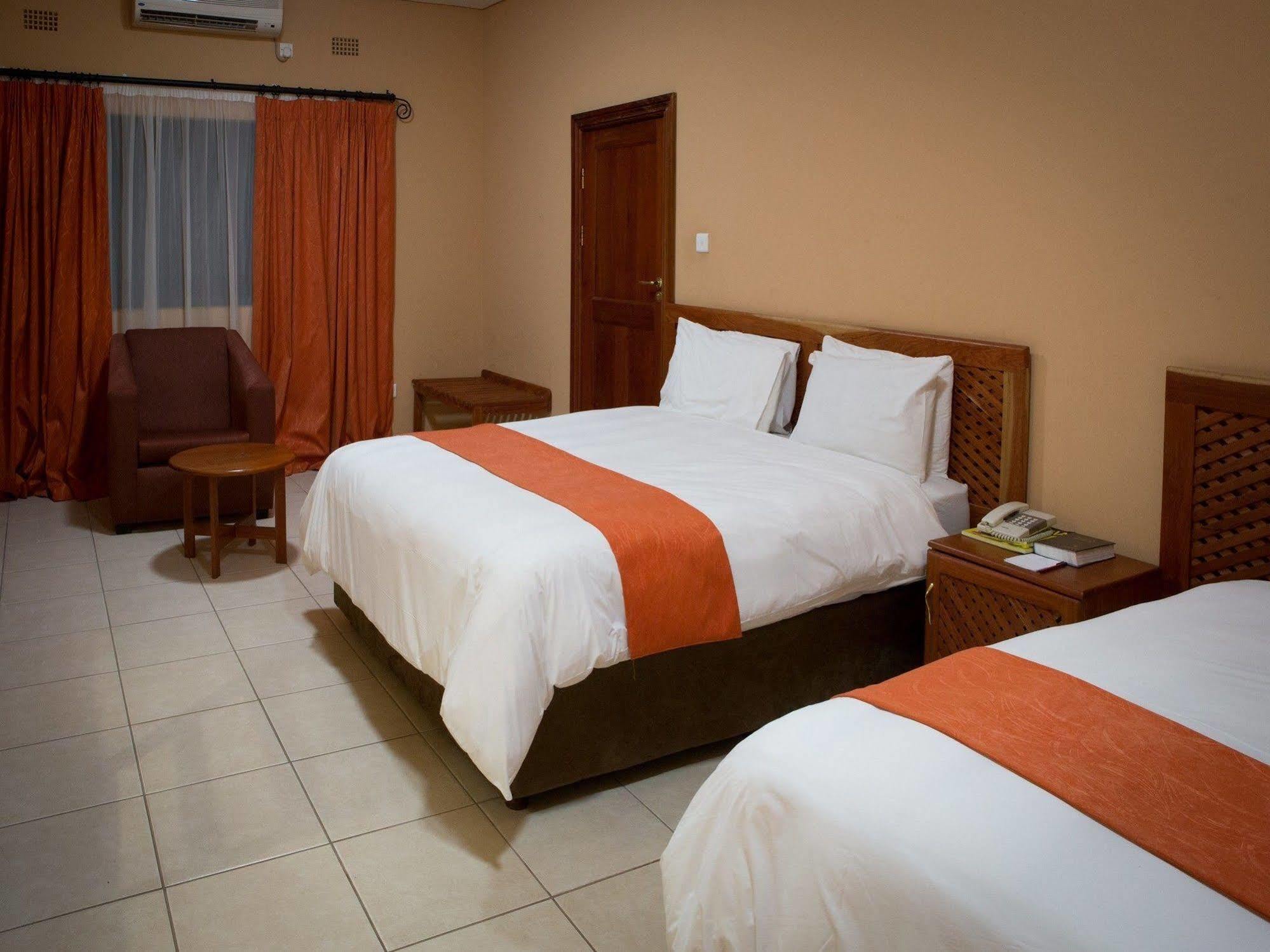 M'Kango Golfview Hotel Lusaka Ngoại thất bức ảnh
