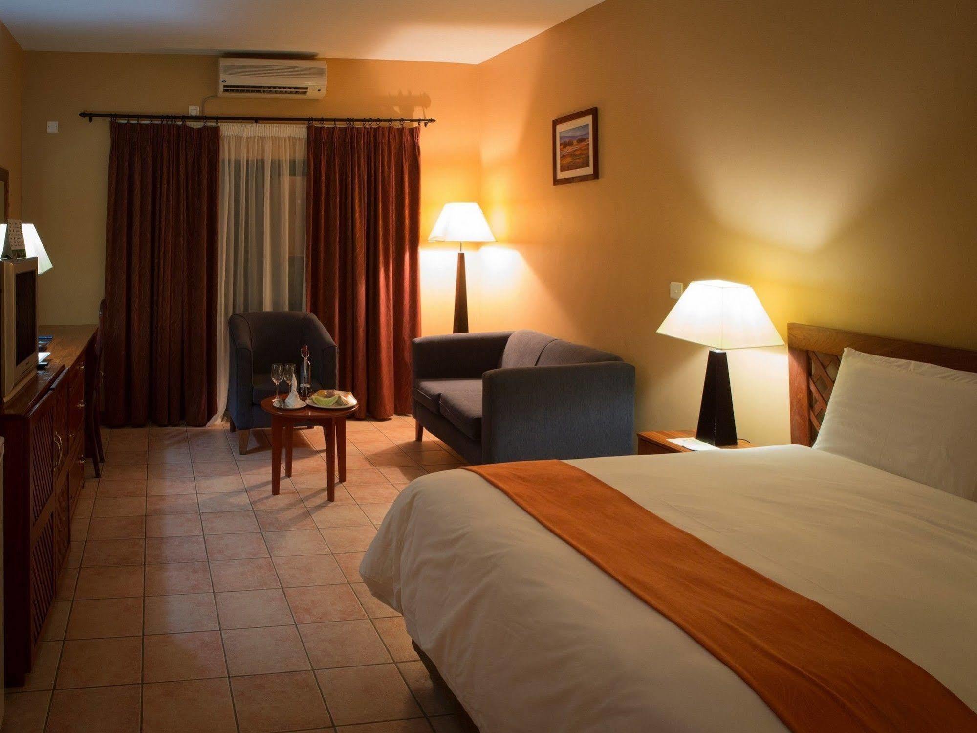 M'Kango Golfview Hotel Lusaka Ngoại thất bức ảnh