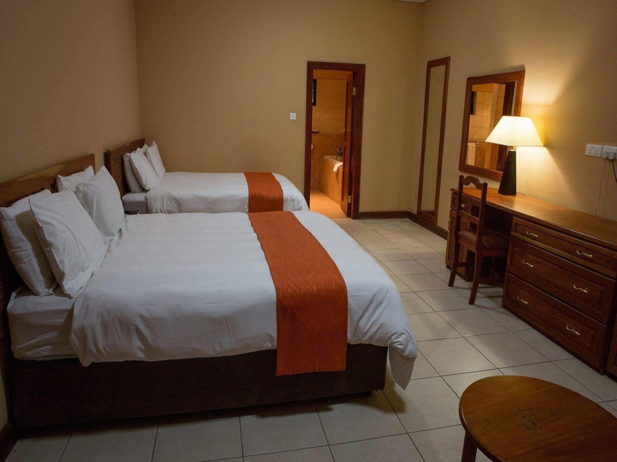 M'Kango Golfview Hotel Lusaka Ngoại thất bức ảnh