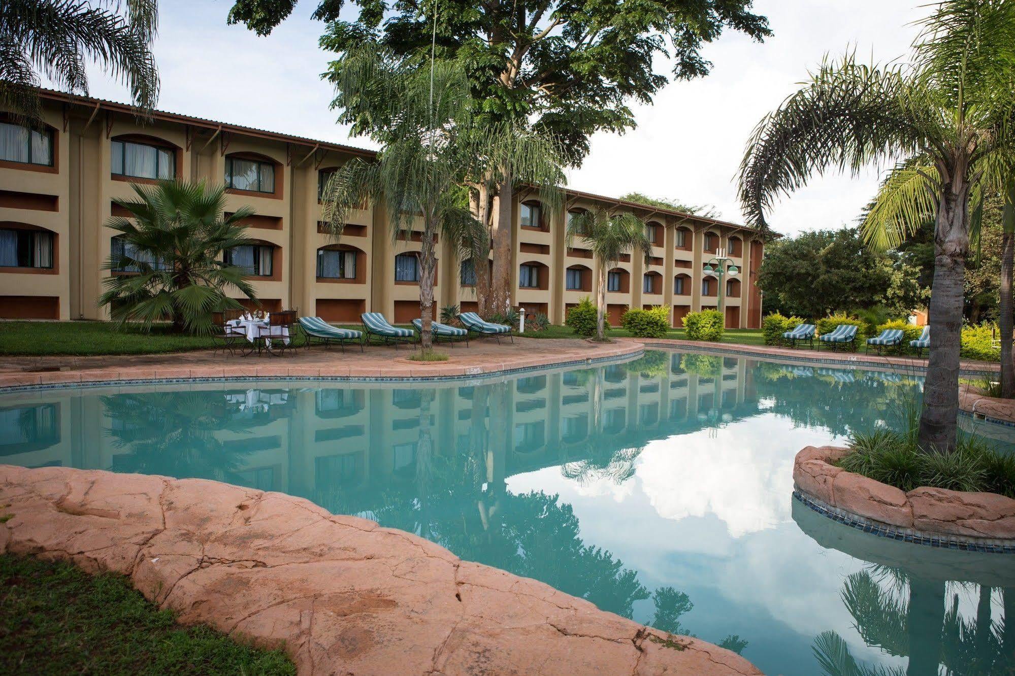M'Kango Golfview Hotel Lusaka Ngoại thất bức ảnh